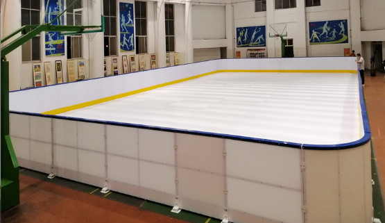 مصنوعة في الصين قاع الملاعب الجليدية ملعب كرة القدم الساحل إلى الساحل المحمول الصناعي UHMWPE ورقة الملاعب الجليدية استئجار